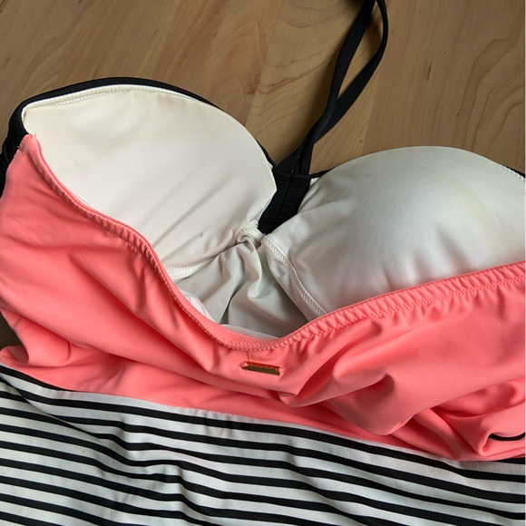 Victoria’s Secret Color Block Bandeau One Piece - Picture 9 of 10